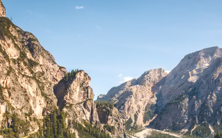 Mountains above Lago di Braies (JPEG XL, 99 KB)